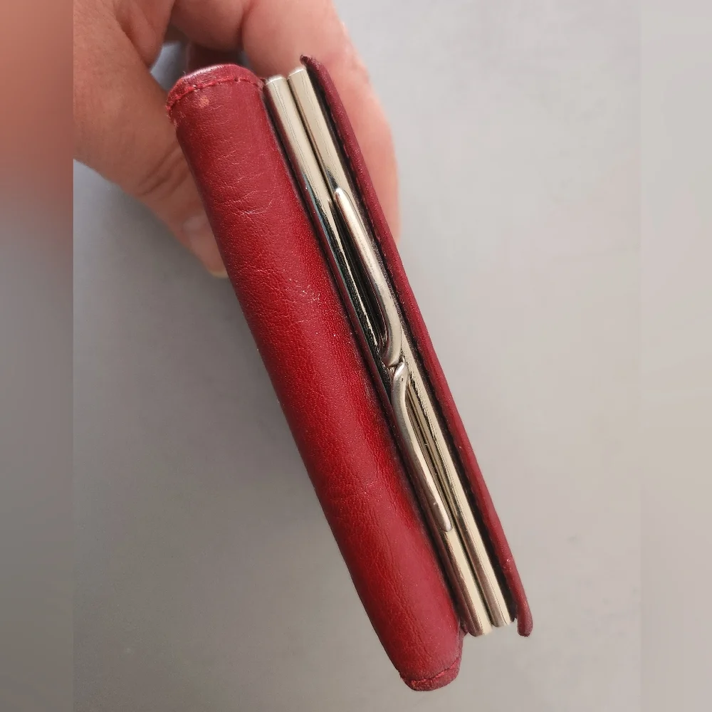Kenneth Cole Reaction Burgundy Leather Wallet